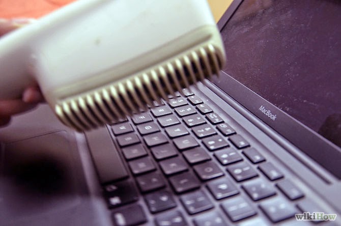 تنظيف لوحة مفاتيح اللاب توب من الأتربه