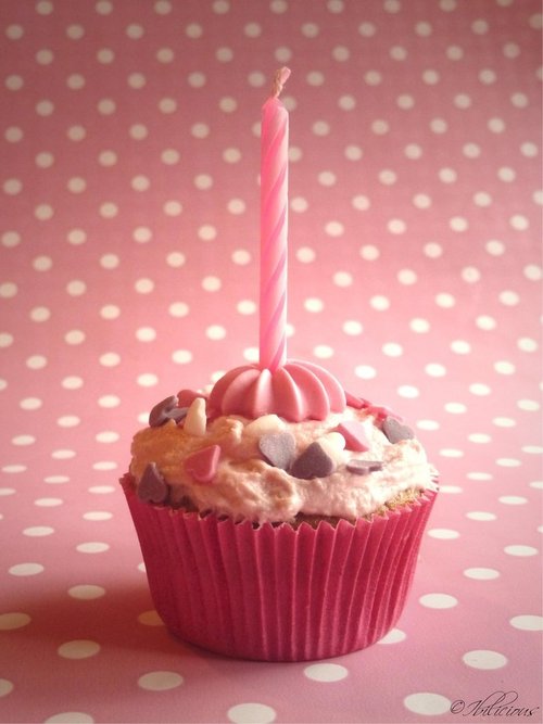 تورتة عيد ميلاد مكتوب عليها happy birthday