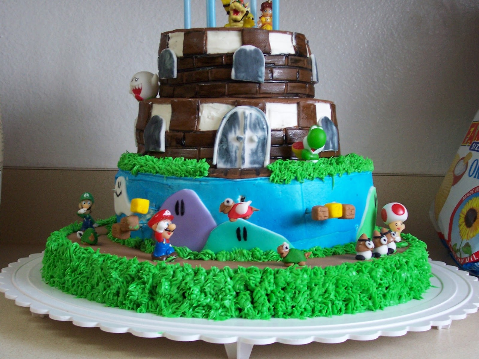 تورتة عيد ميلاد مكتوب عليها happy birthday