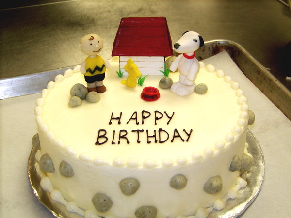 تورتة عيد ميلاد مكتوب عليها happy birthday